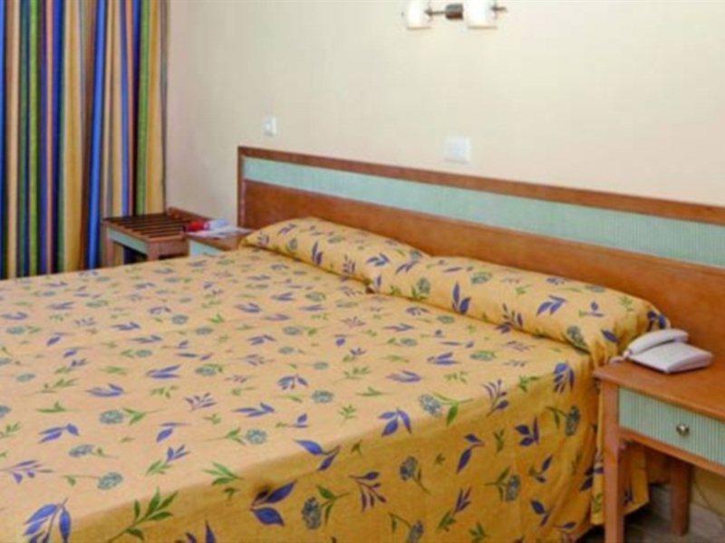 Azuline Hotel Pacific Sant Antoni de Portmany Екстериор снимка