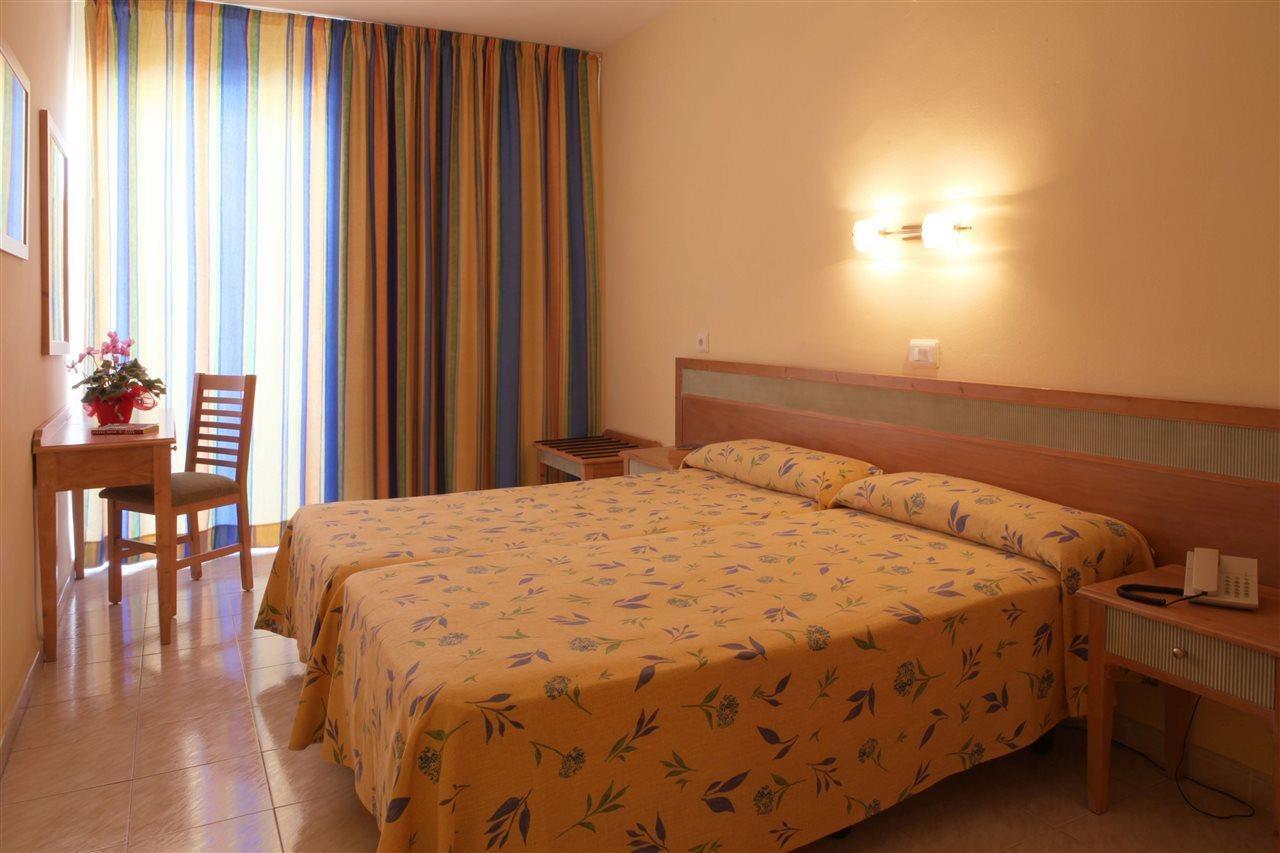 Azuline Hotel Pacific Sant Antoni de Portmany Екстериор снимка
