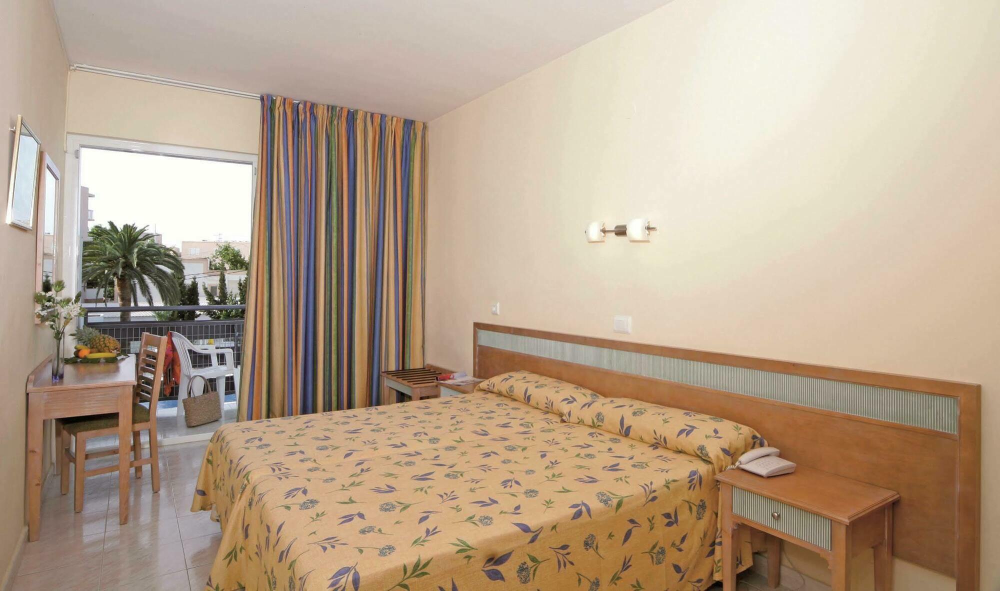 Azuline Hotel Pacific Sant Antoni de Portmany Стая снимка